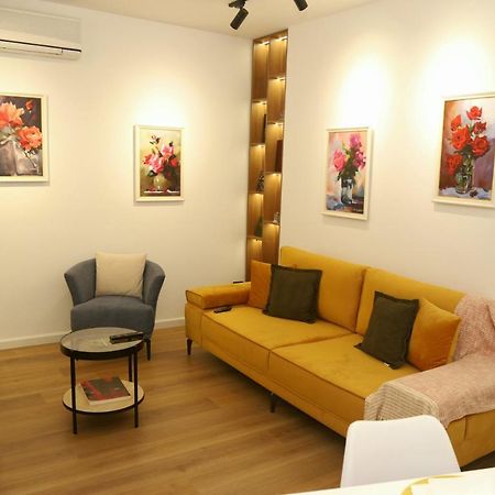 Mjolly Apartment Tirana Buitenkant foto